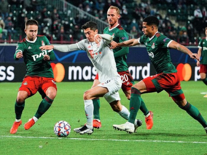 メッシ、ロナウドを「僕のテーブルに招待したい（笑）」 レバンドフスキ32歳が見せた静かなる自負とは＜Number Web＞ photograph by Pierre Lahalle/L’Équipe