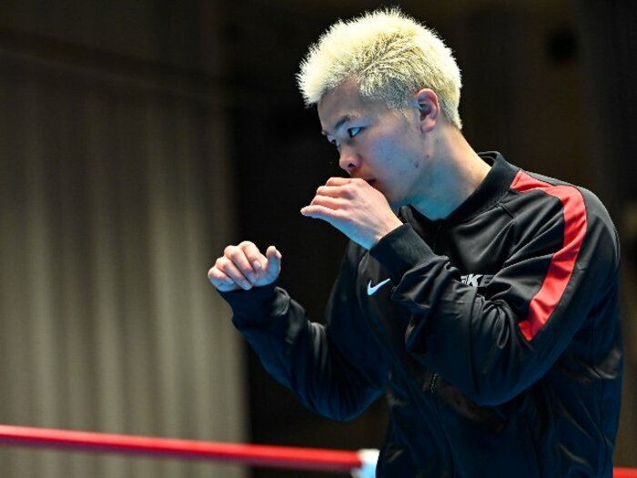 那須川天心24歳の一挙一動に黒山の人だかり…ボクシング界は「宝物」をどう迎え入れたのか？ 神童の“異例すぎるプロテスト”の内幕＜Number Web＞ photograph by Hiroaki Yamaguchi