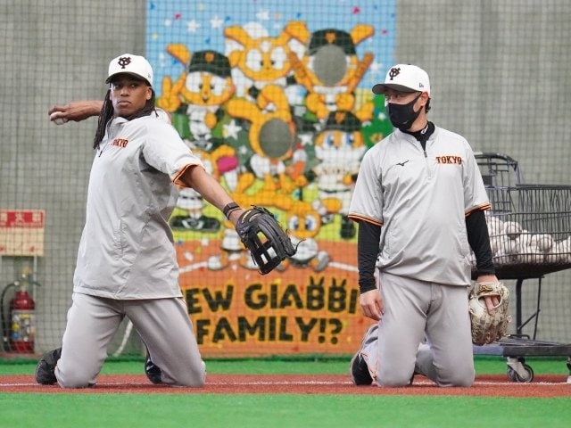 あの守備でよく使うな…」巨人・ウォーカー外野手（30歳）がブルペンで