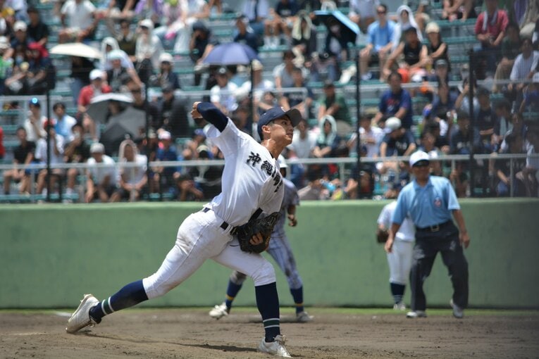 新垣のピッチング　©Takarin Matsunaga