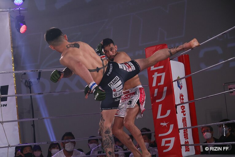 “絶対の寝技”はグレイシーの再来か…クレベル・コイケが“悪童”に完勝、RIZINフェザー級の中心は誰に？「アサクラともう一回、かな」(12)