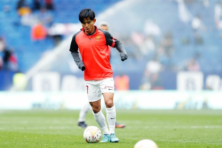 久保建英の祈りと必死さも実らず「先発落ち→6連敗で降格圏」に倒れ込み… 監督解任マジョルカの序列は変わるのか〈撮影者の視点〉(15)