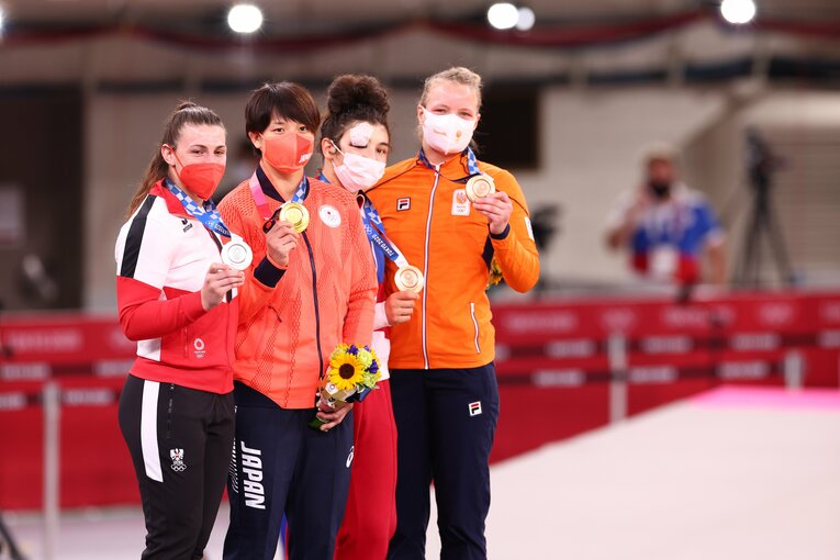 「終わったな」「何やってるんだろう」 “27歳初出場で金メダル”新井千鶴の「積み上げてきたものが違う」柔道人生(10)