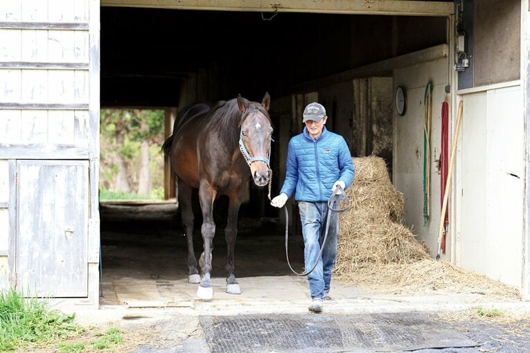 場長の荒谷栄一氏は豊富な知識と経験でウインバリアシオンを支える　©︎Keiji Ishikawa