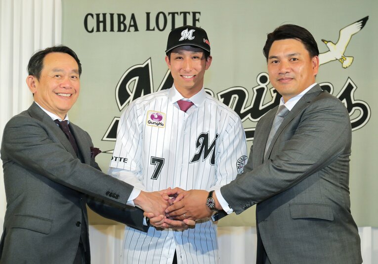 熟考の結果、ロッテを選んだ福田秀平。井口監督（当時）の期待も大きかった　©︎JIJI PRESS