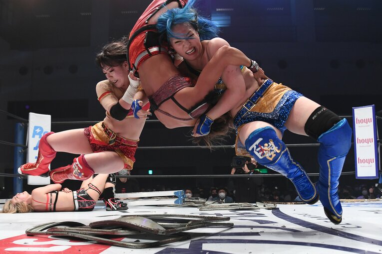 プロミネンス2人がかりで投げられる桜井まい