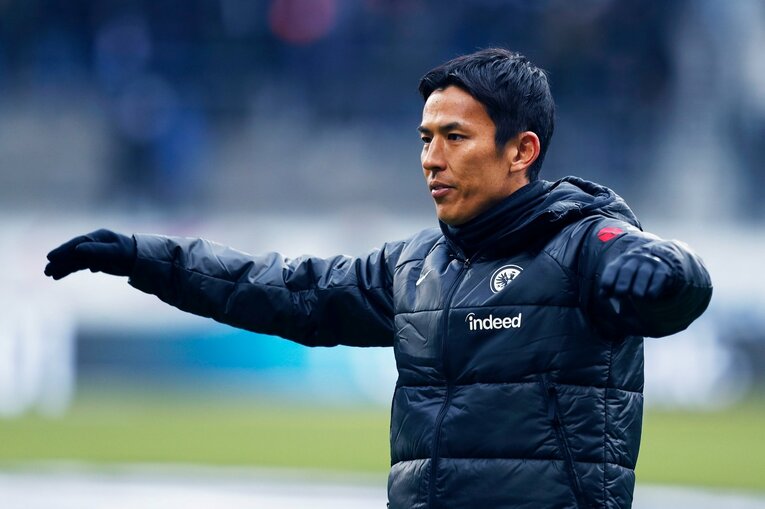 「1年前はJ2→ドイツ5部」上月壮一郎22歳の堂々1部デビュー…長谷部誠と握手、鎌田大地vs吉田麻也のW杯組対決も〈現地撮影〉(56)