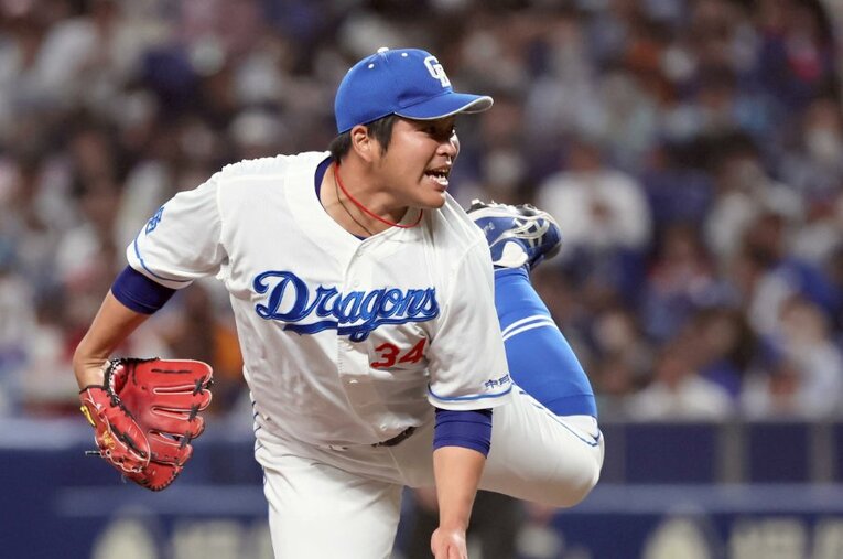 難病から復活しマウンドで躍動する福 ／ photograph by SANKEI SHIMBUN