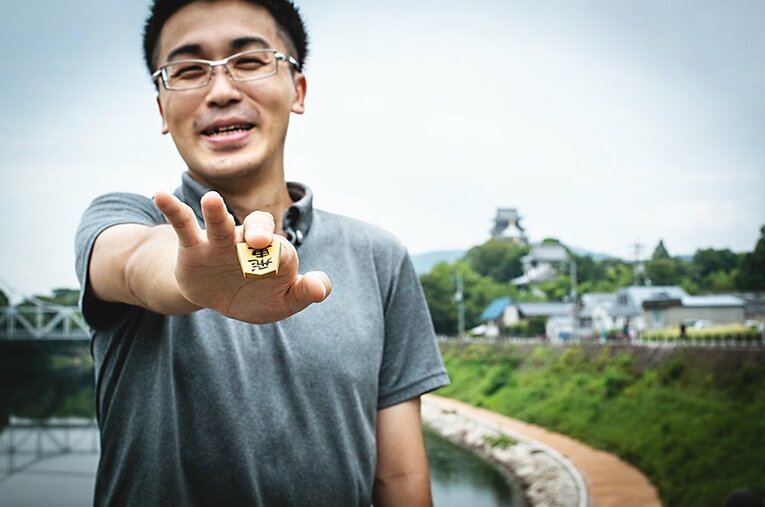 撮影後に「走り足りないので、これから走りに行きます」と笑った菅井竜也七段。 ／ photograph by Asami Enomoto