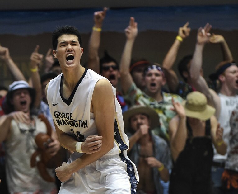 プレップスクール（大学進学のための準備学校）でアピールを続け、ジョージワシントン大学への進学を勝ち取った渡邊雄太。NBAに続く道を切り拓いた（2015年）©︎Getty Images