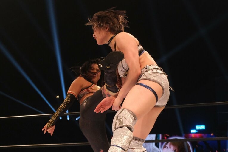 水着グラビアも披露のアイドル路線から急転換…素顔は“オラオラ”、スターダムのベルトも獲得した岩田美香の渇望「総合格闘技かキックにも」(12)