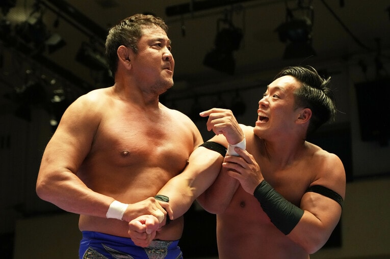 T-Hawkの腕を攻める永田裕志