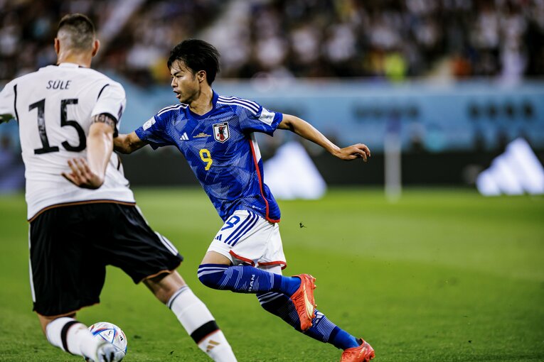 カタールW杯ドイツ戦での三笘薫　©Kiichi Matsumoto/JMPA