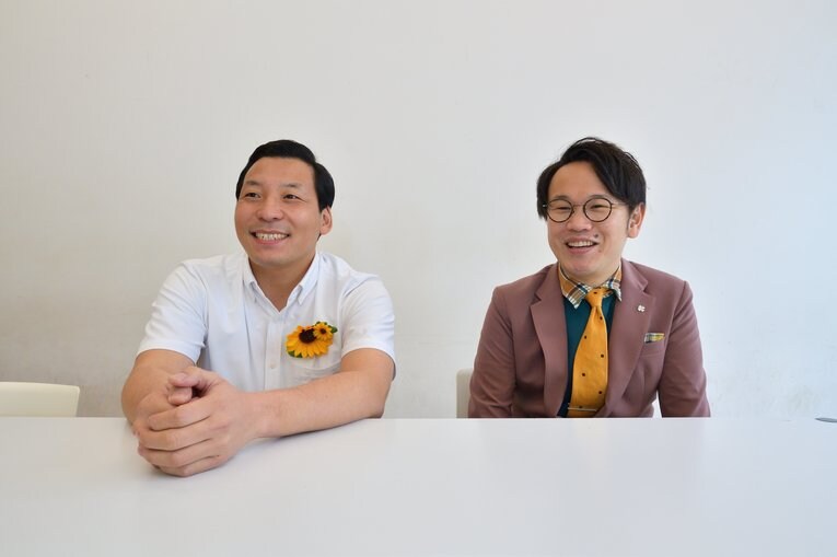 インディアンスの田渕章裕（左、ボケ担当、35歳）ときむ（右、ツッコミ担当、33歳）