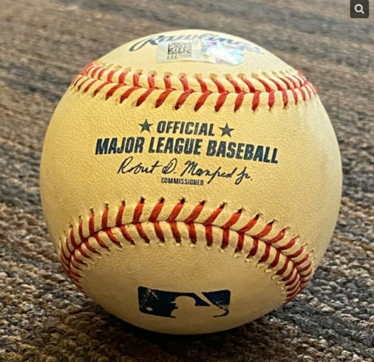8月25日に投球・ゴロアウトに打ち取ったボール：930ドル＝約10万円　©MLB Auction