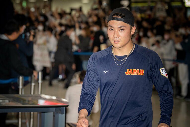 帰国時の伊藤　©Shiro Miyake