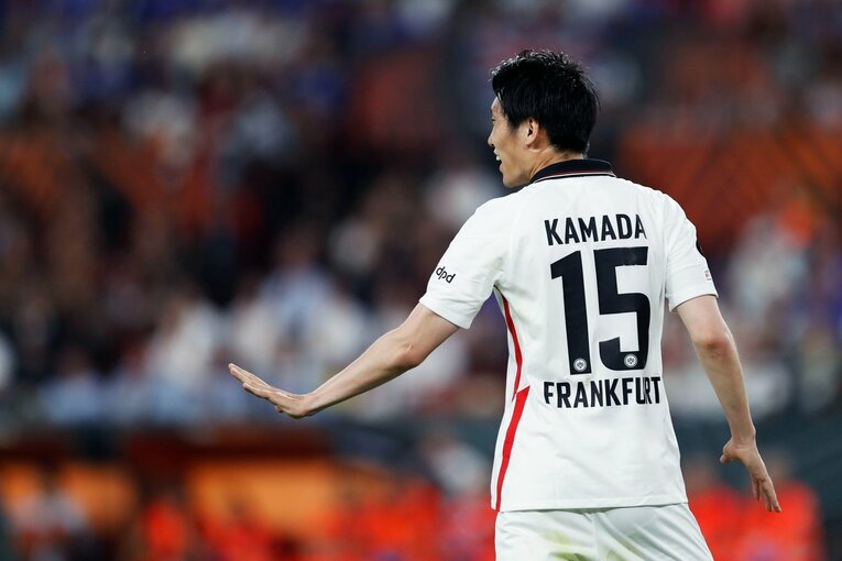 鎌田大地の号泣と“日の丸スパイク”に思い出す4年前の「カタールW杯には絶対出たいですよ」 長谷部誠とのEL優勝写真に“秘められた熱量”とは(14)