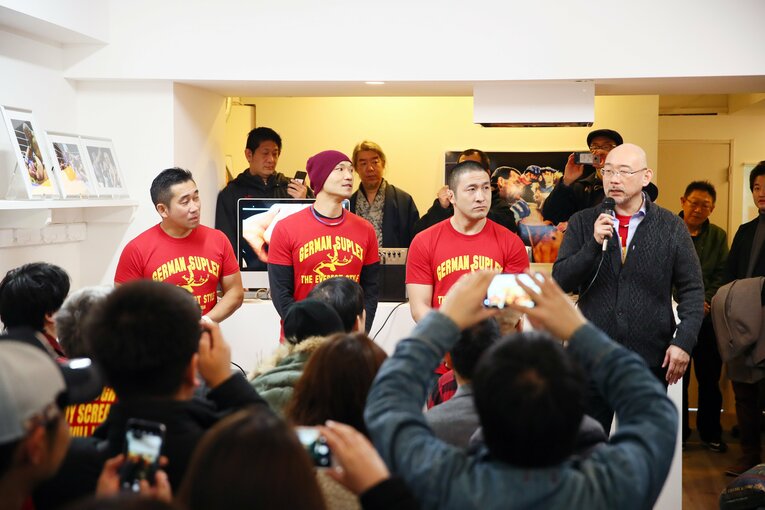 2017年12月、筆者のスタジオで催された高山のチャリティー写真展の様子