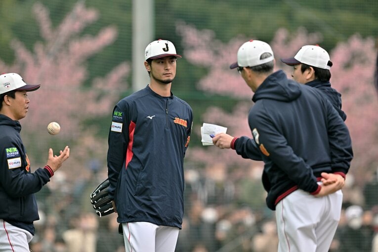 若手が多いピッチャー陣の大黒柱として、また、コーチ陣の相談役としてもリーダーシップを発揮していたダルビッシュ　©︎Hideki Sugiyama
