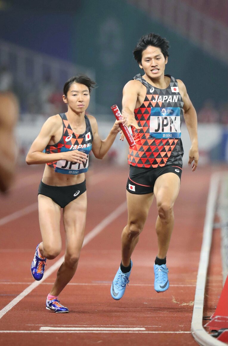 2018年のアジア大会では男女混合リレーのメンバーにも抜擢されている　©JIJI PRESS