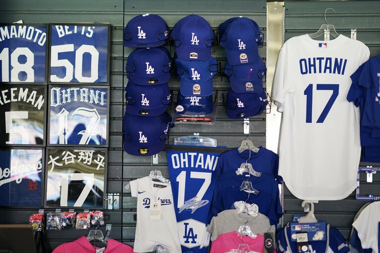 売店にはキャップやユニフォームをはじめとする大谷グッズが満載！　©︎Shizuka Minami