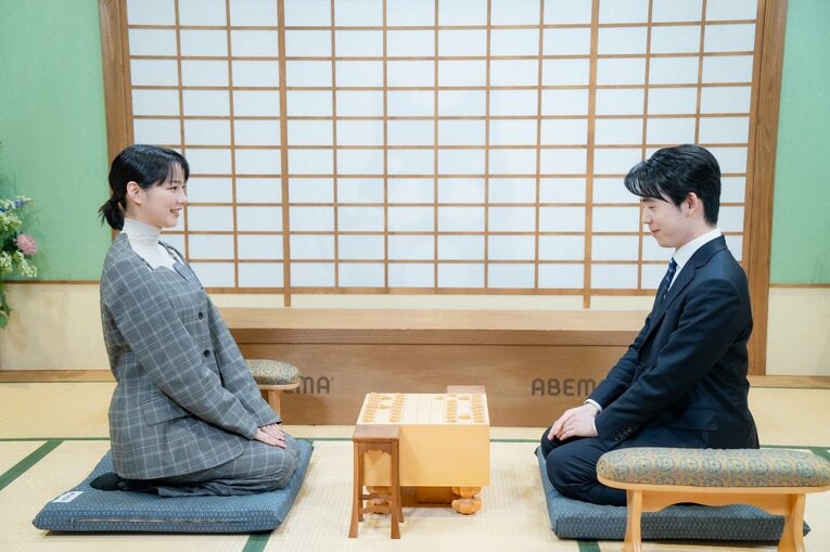 のんと藤井聡太の記念対局（写真はまだまだ続きます）　©AbemaTV, Inc