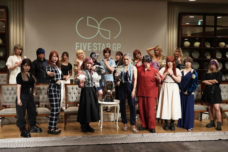 『5★STAR GP』の記者会見。壇上にずらりと並んだ出場選手たち