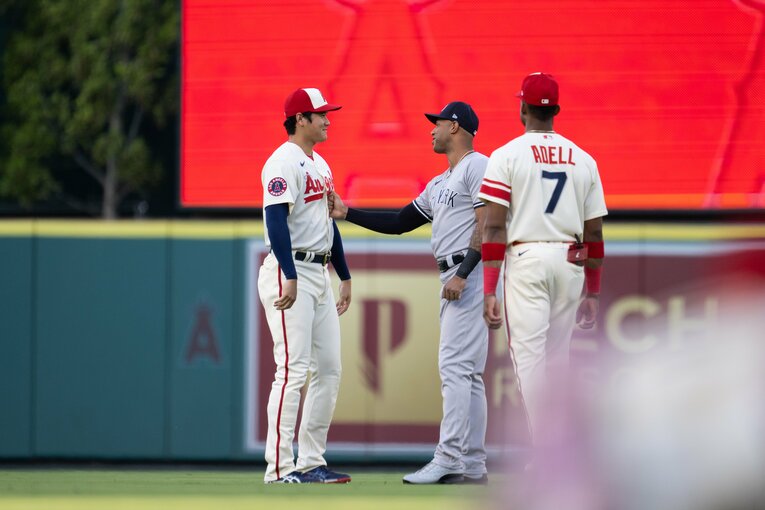 【未公開ショット多数！エンゼルス時代の秘蔵愛されショット】大谷さん、ヤ軍選手からまさかのパンチ攻撃（連続写真10枚）　©Nanae Suzuki