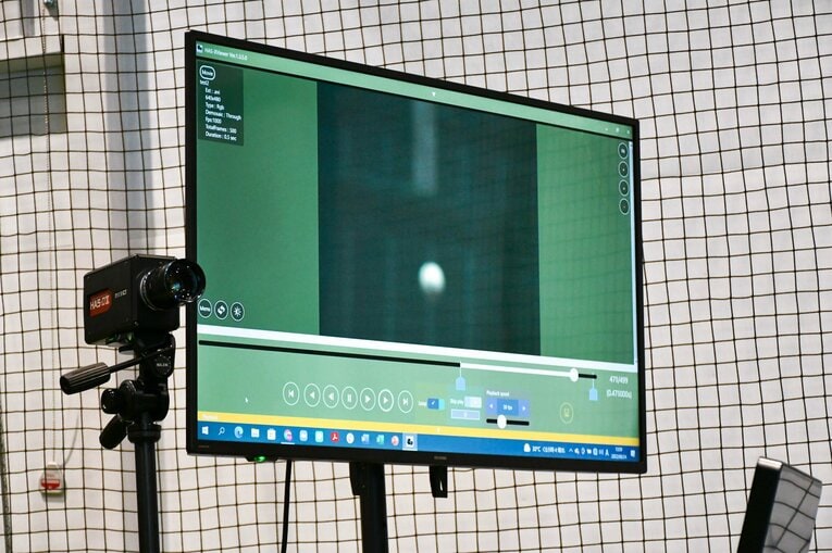 ハイスピードカメラをはじめ、モーションキャプチャ、ラプソードなどラボには最新の解析機器が揃う　©NEXT BASE