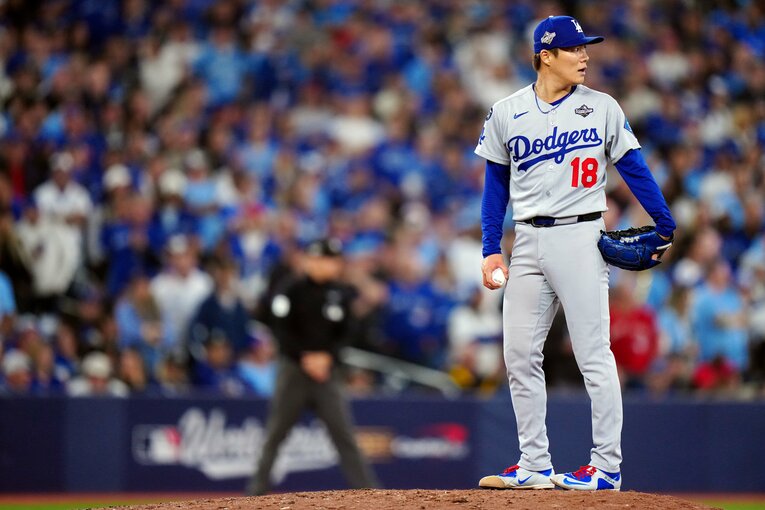 重圧のかかる第2戦で抜群のピッチングを見せた山本　©Getty Images