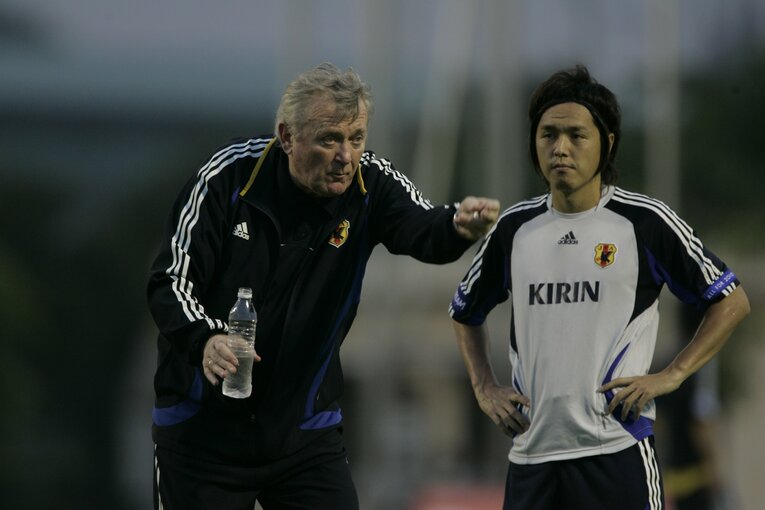 攻撃的なポジションで起用された遠藤保仁　©︎Takuya Sugiyama