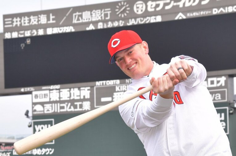 新外国人選手でただ1人、春季キャンプに参加した広島ケビン・クロン ／ photograph by KYODO