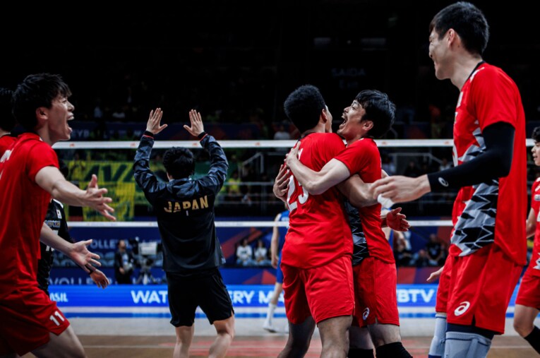 エバデダン ラリー、深津旭弘（VNLセルビア戦）©︎Volleyball World