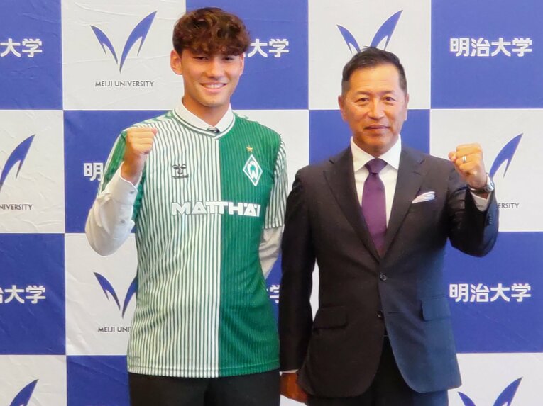 明治大で行われた会見での佐藤　©JIJI PRESS