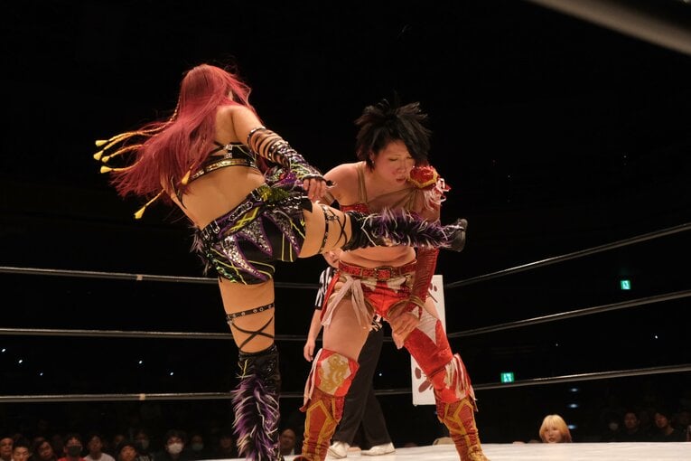 「日本スタイルも出し切った」イヨ・スカイが“WWEでは使えない大技”を…林下詩美が女子プロレス新団体で叶えた夢「今日は紫雷イオが見れた」(34)