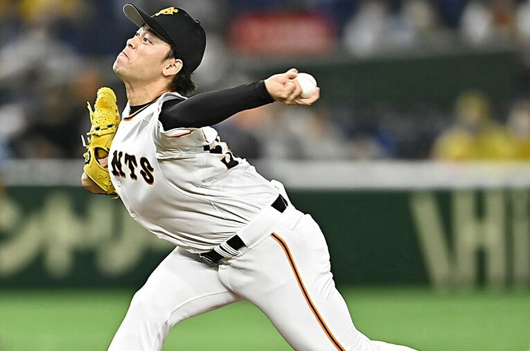 今季トレードで大活躍中の高梨雄平。写真で見ても、投球フォームのクセが凄い！ ／ photograph by Kyodo Kews