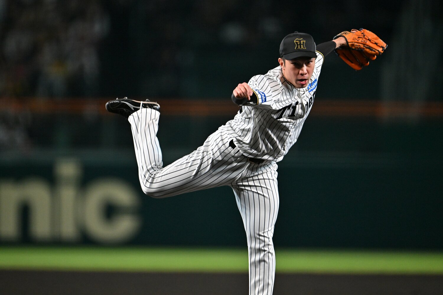 第5戦、ようやく勝利の方程式の形で登板した石井だったが　©Hideki Sugiyama