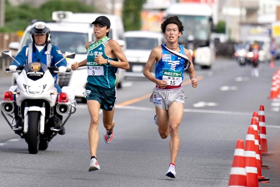 数々の改革を主将として牽引した花岡寿哉（右）　©Shiro Miyake