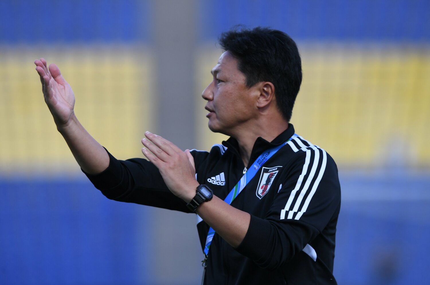 サウジ戦で采配を振るう大岩監督 ©AFC