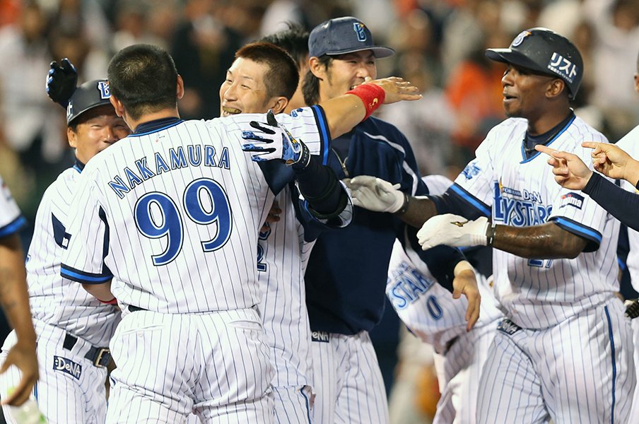 DeNA「あきらめない野球」の原点。多村仁志の7点差逆転サヨナラ弾。＜Number Web＞ photograph by Kyodo News