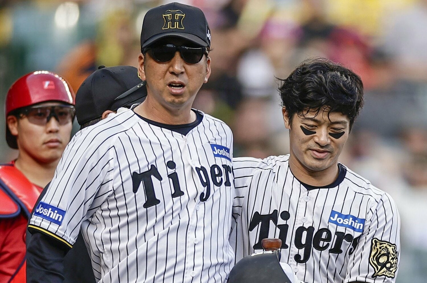 死球にブチギレ…理論派・藤川球児の“怒り”は「演技」か「本心」か? 番記者が見た“阪神タイガース首位”の要因「選手を競争させない」「ミスに厳しい」<Number Web> photograph by KYODO