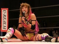 革紐で首を絞め合って…なつぽいvs安納サオリ“泥沼の名勝負”の裏にあっ