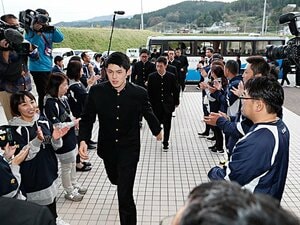 窓越しの少年はいつもうつむいて。大船渡が佐々木朗希に見た夢。(上)