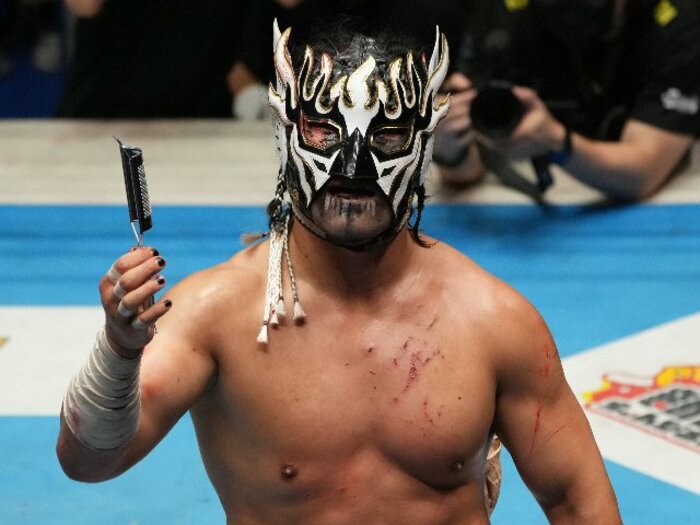 葛西純「新日本プロレスでこんなのアリ？」有刺鉄線、竹串、大流血…エル・デスペラードの“超刺激デスマッチ”でカメラマンが目にした熱狂＜Number Web＞ photograph by Masashi Hara