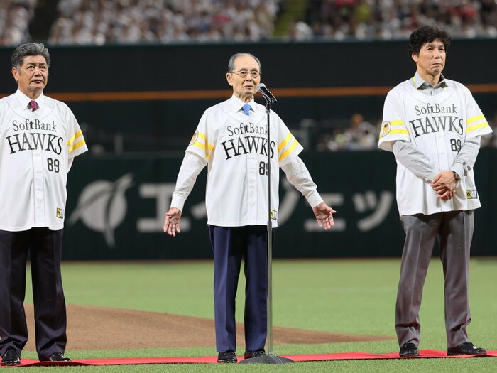 「王さんは、ジャイアンツの在籍をもうホークスで超えた」“巨人・王貞治”から“博多の人・王貞治”への32年…屈辱のスタートと苦難の道のりとは＜Number Web＞ photograph by Sankei Shimbun