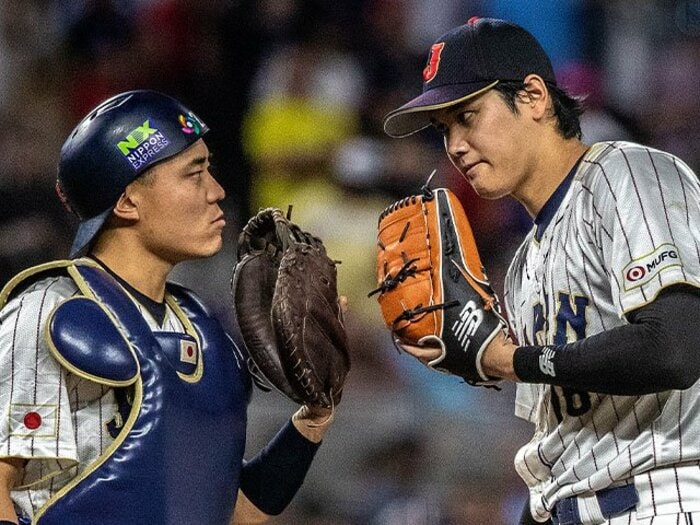 「あのとき、なぜ大谷翔平は最初に中村悠平と抱き合ったのか？」WBCであまり語られてこなかった“ヤクルト中村捕手”のキャッチングをホメたい＜Number Web＞ photograph by JIJI PRESS