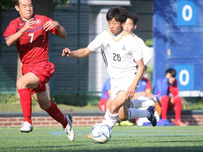 湘南・曹監督がサプライズ視察!高3若月大和が目指すべきFW像とは。<Number Web> photograph by Takahito Ando