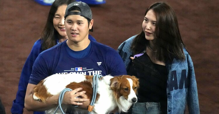 大谷翔平と真美子夫人が「始球式を野球少年に譲っていた」過去も