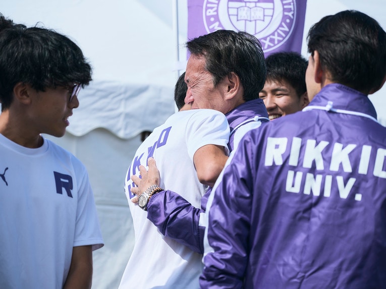選手たちと喜びを分かち合う　©Yuki Suenaga