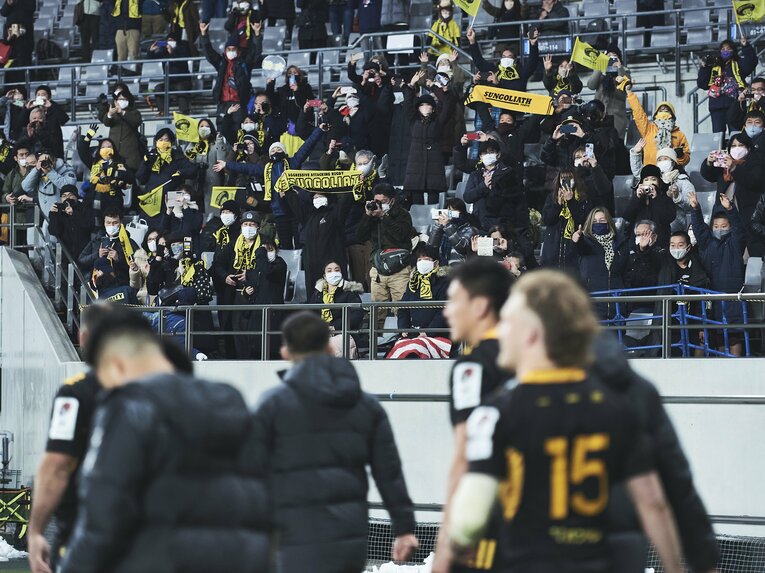 1月8日、味の素スタジアムに集った東京SGのサポーター　©Yuki Suenaga